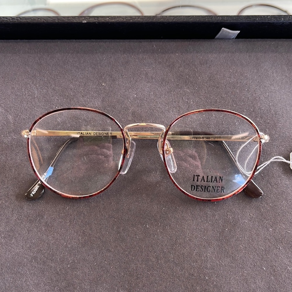 Brand new, never worn vintage eyewear! Unisex!